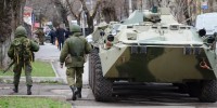 "Grüne Männchen" auf der Krim: Auf der Schwarzmeer-Halbinsel bereiteten russische Soldaten ohne Abzeichen im März die Annexion vor. (Foto: Krökel)