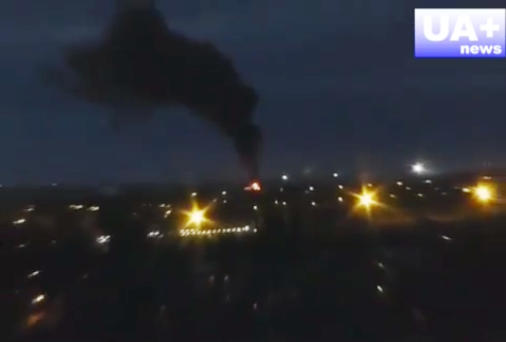 Eskalation des Krieges in der Ost-Ukraine am 26. Mai 2014: Kampfflugzeuge der Regierungstruppen bombardieren den besetzten Flughafen in Donezk.