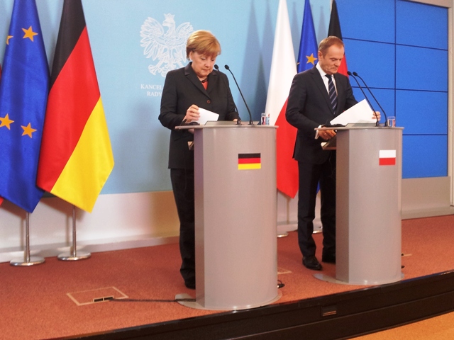 Angela Merkel und Donald Tusk bei einer Pressekonferenz im Jahr 2013, als Tusk noch polnischer Premier war. (Foto: Kroekel